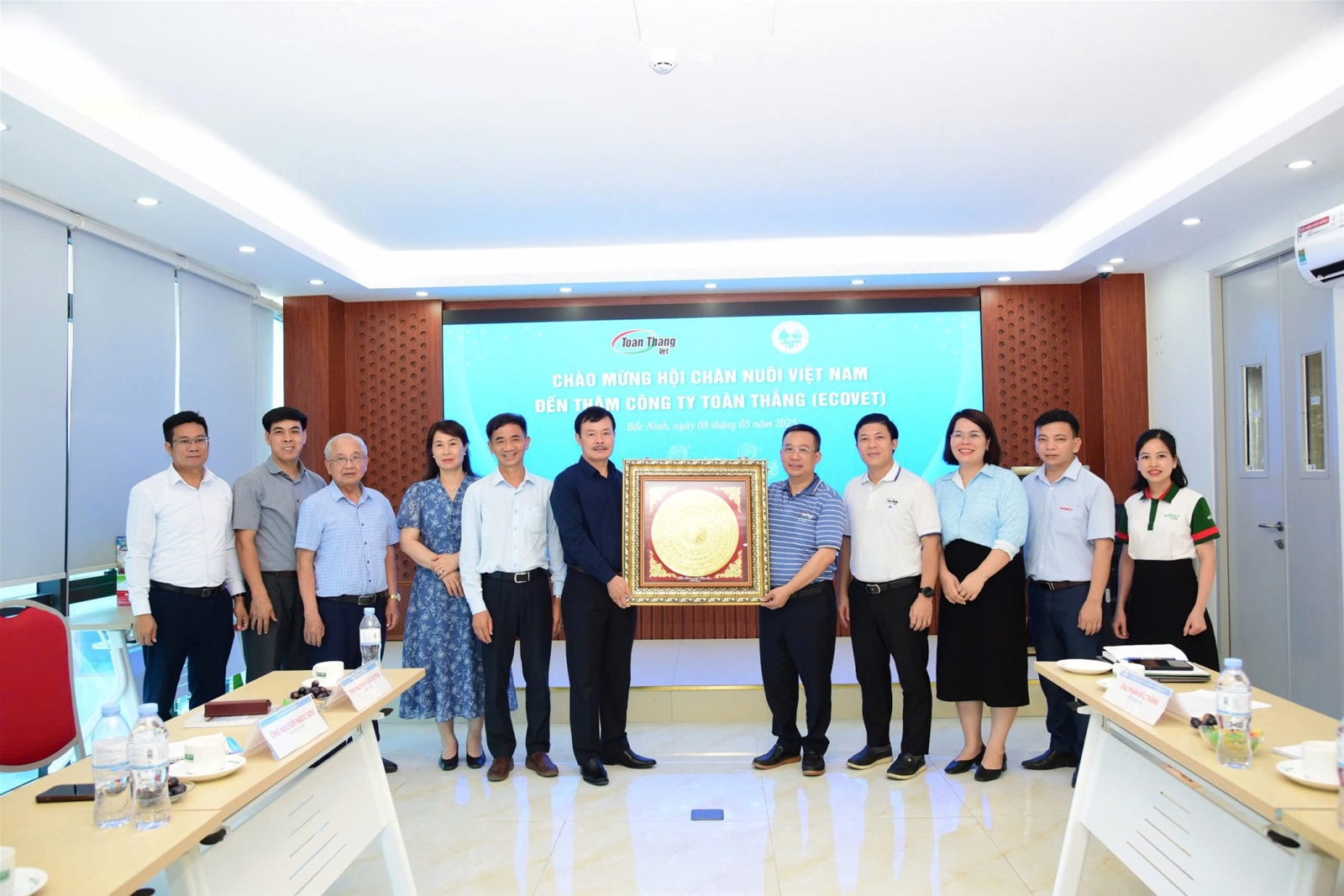 Hội Chăn nuôi Việt Nam thăm và làm việc tại Công ty CP Thuốc Thú y Toàn Thắng – Ecovet